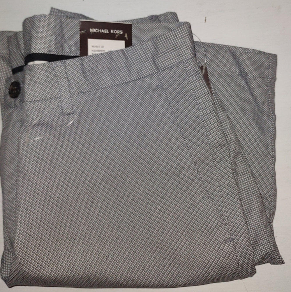NWT Men's Micheal kors size 32 shorts with pattern black and white